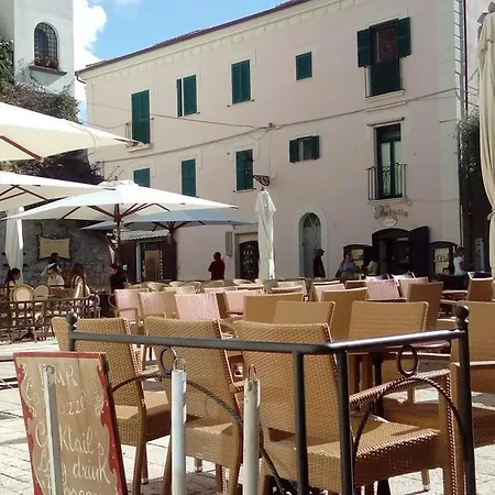La Piazzetta E Il Mare
